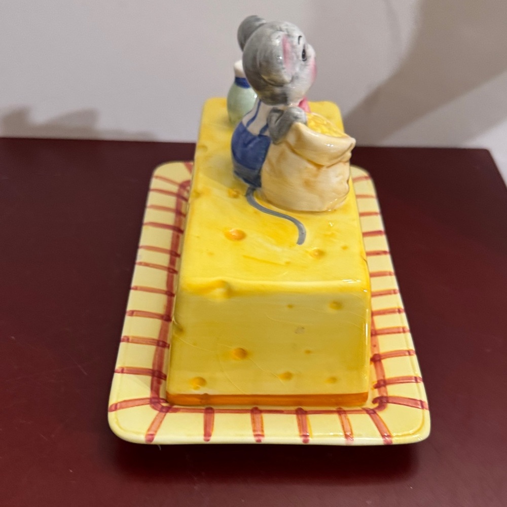 Cheese Block with Mouse Figurine Butter Dish/Cheese cover tray - Picture 7 of 11